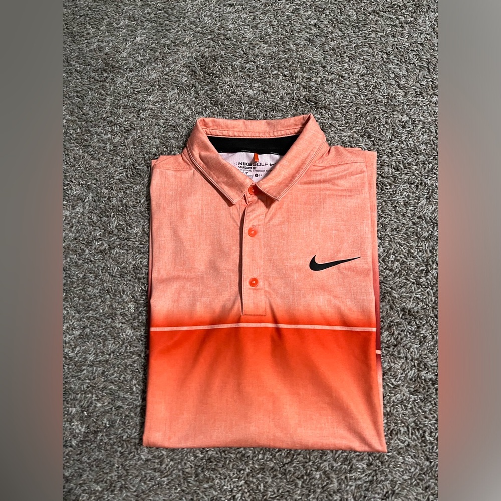 LIKE NEW Nike polo t-shirt